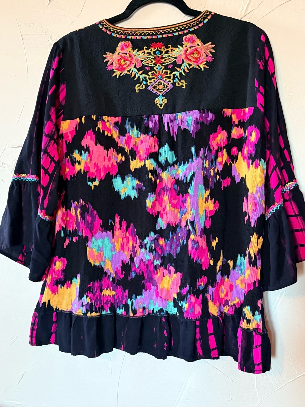 CALESSA Bright embroidered boho Floral Top with bell sleeves and ruffle - Picture 3 of 7